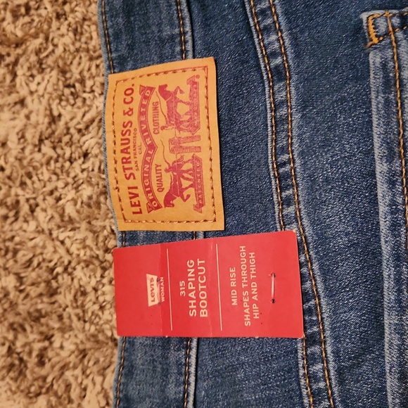 Levi's Woman 315 Shaping Bootcut Jeans - Picture 8 of 9